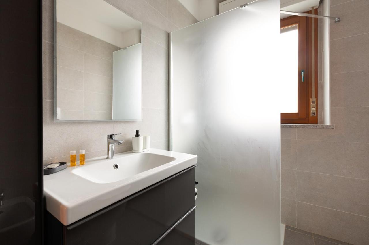 Milan Comfy Apartment X3 - With Balcony Exterior photo